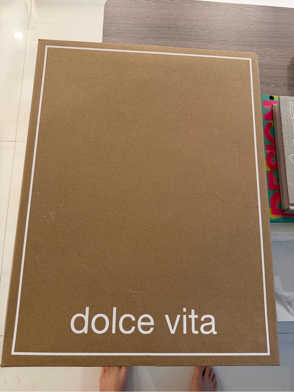 Label on Shoe Box - Picture 2 of 7